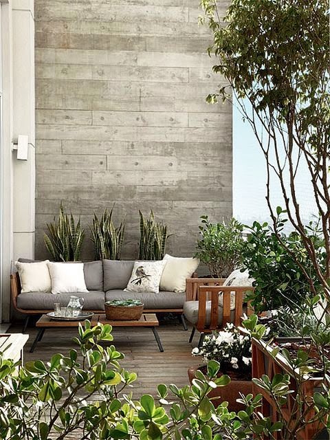 Terraza decorada con plantas