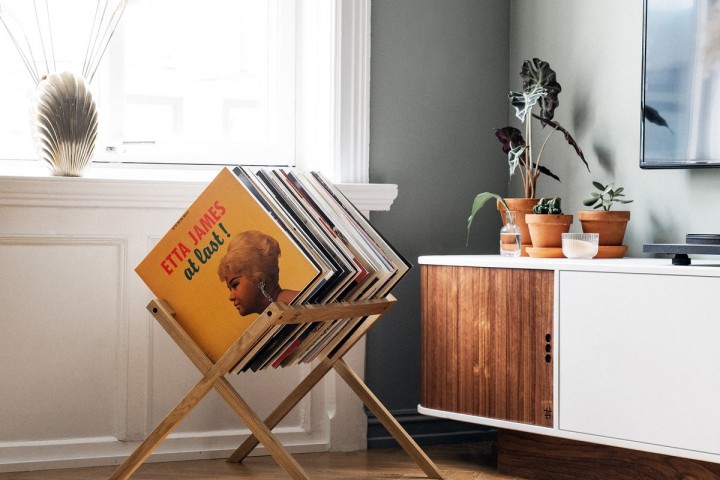 Mueble de madera para discos de vinilo