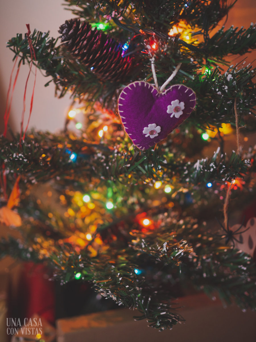 Mini árbol de Navidad con regalos