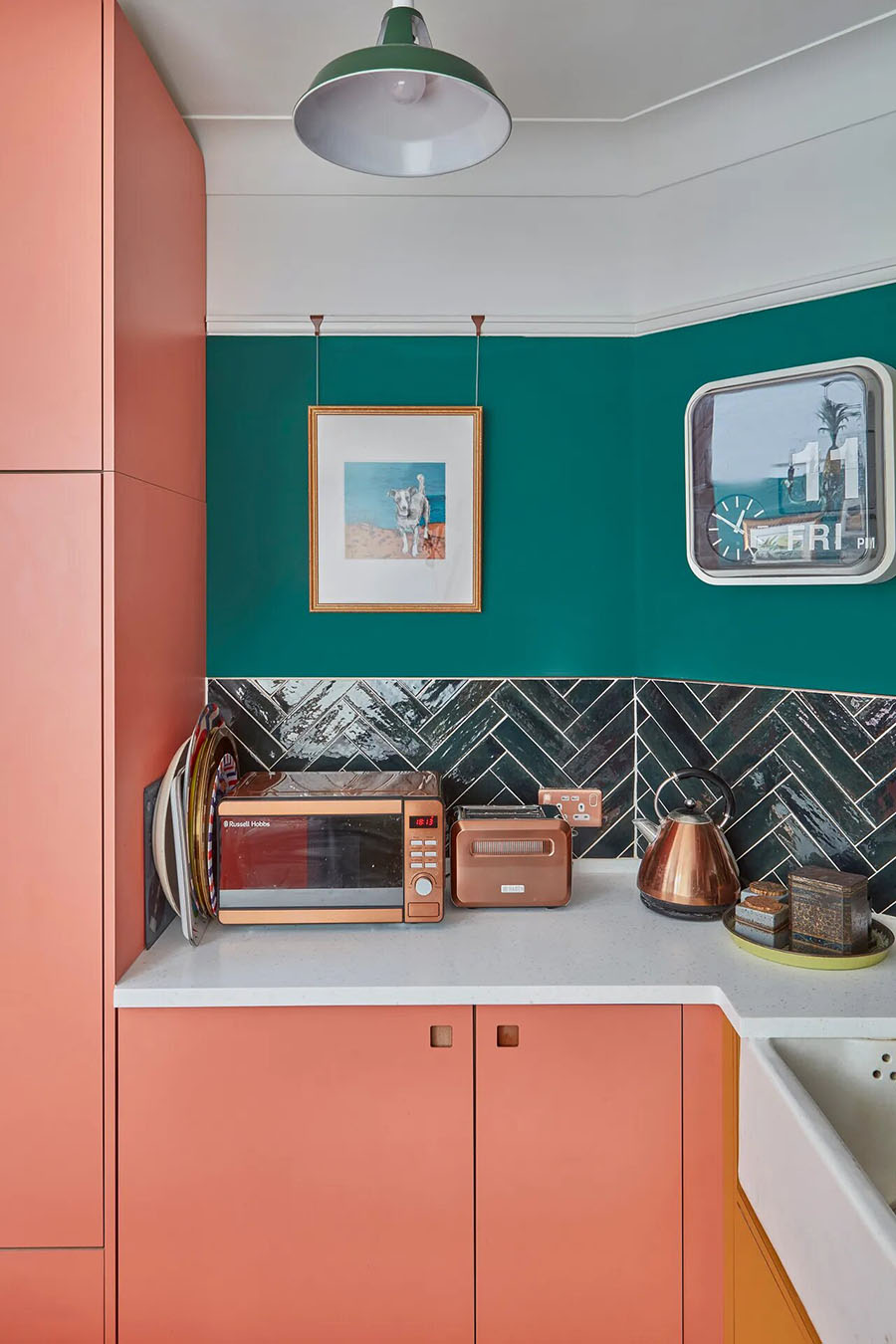 Accesorios color cobre en la cocina
