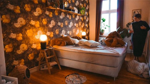 Dormitorio con iluminación acogedora