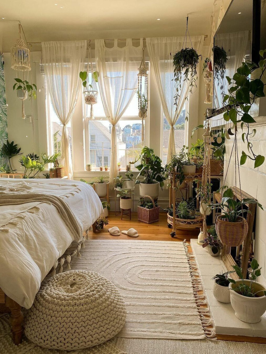 Dormitorio lleno de plantas