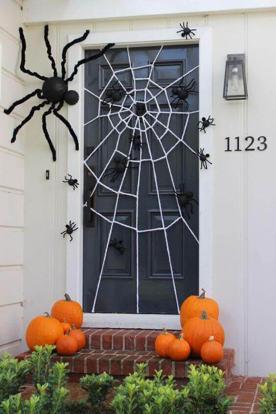 Puerta decorada de Halloween