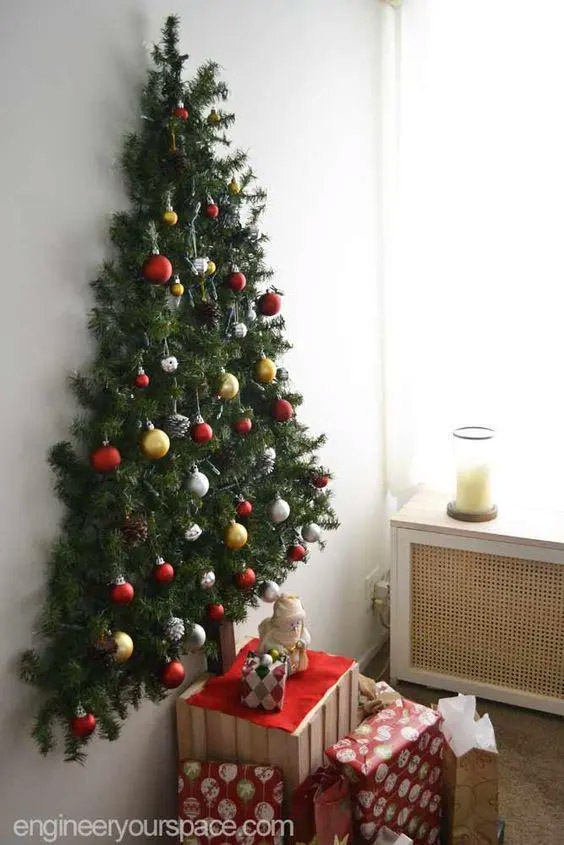 Árbol de Navidad plano en la pared