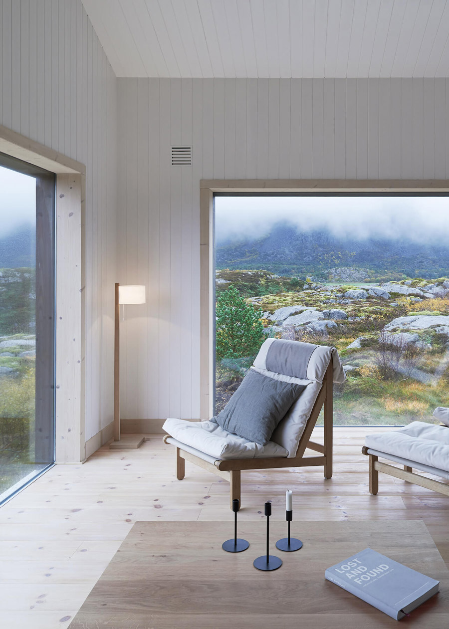 Salón con vistas en cabaña nórdica